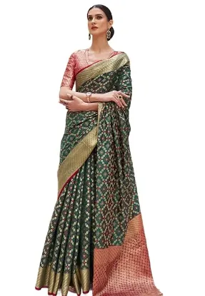 Picture of Women's Patola Silk Saree With Unstitched Boluse Piece