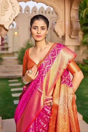 Picture of Women's Patola Silk Saree With Unstitched Boluse Piece